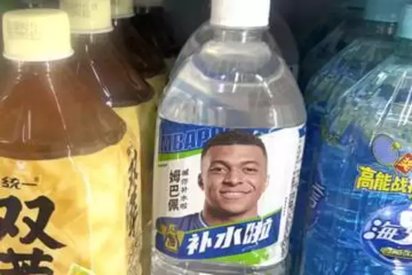 エムバペ選手と契約解消相次ぐ　中国企業「毛沢東氏やゆ」と批判