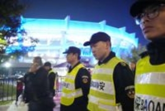 サッカー日中戦、警官ら多数動員　広々と空席、接触警戒か
