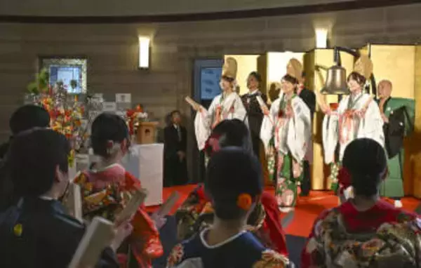 「成長へ駆け抜ける市場に」　大証で大発会