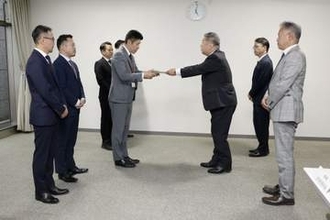 ふるさと納税、手数料減額を要請　総務省、仲介サイト運営事業者に
