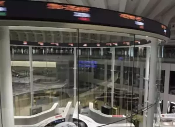 東証、一時1900円高　中東混乱の早期収束期待