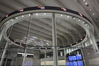 東証、午前終値6万0429円　方向感欠く展開、半導体株に売り