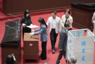 台湾・頼総統の弾劾案否決　就任から2年、与野党対立続く