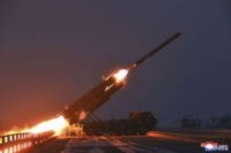 北朝鮮、巡航ミサイル訓練　「長距離型」反撃態勢を確認