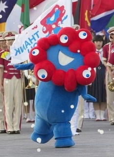 ミャクミャク出張、日当26万円　万博協会、着ぐるみ貸し出し