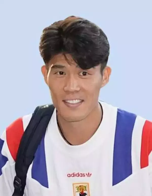 サッカーの冨安、アヤックス退団　日本代表