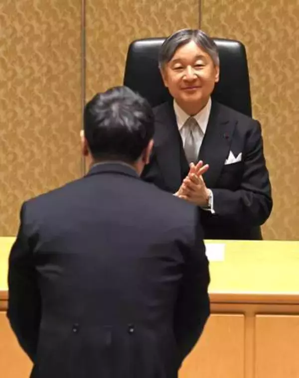 天皇陛下、学士院授賞式に出席　東京・上野の日本学士院会館