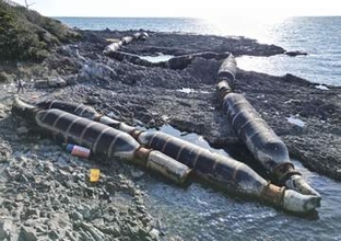300トンの巨大鉄ホースが漂着　石川の海岸、しゅんせつ用か