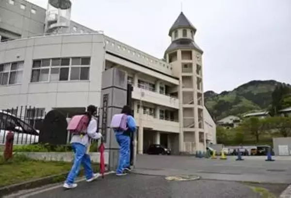 大槌町、火災休校の小中高が再開　「みんなと会えてうれしい」