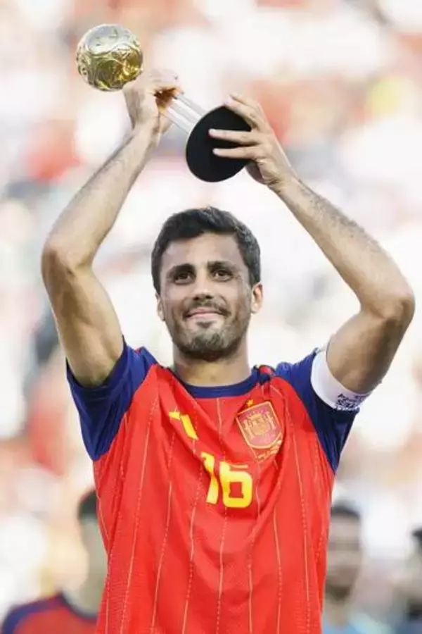 ロドリがバルセロナ移籍　W杯優勝スペイン代表主将