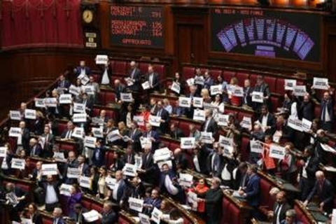 イタリアで選挙制度改革が成立　政権推進、違憲批判も
