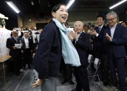 無党派層、原沢氏に最多35％　20代以下は福山氏が迫る