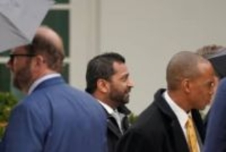 FBI長官の更迭検討？　専用機私的利用を問題視か