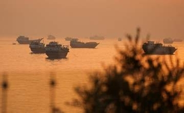 ホルムズ正常化に期待と慎重論　米イラン署名で経済界