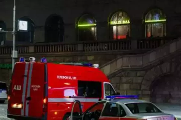 モスクワ中心部で爆発、3人死亡　21人負傷、女が飲食店に爆発物