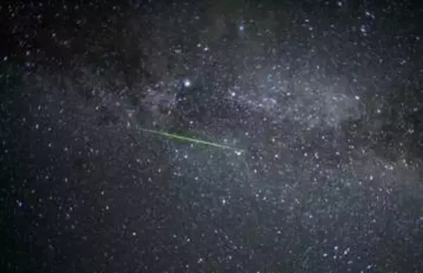 ペルセウス座流星群、出現ピーク　好条件、肉眼でもはっきり