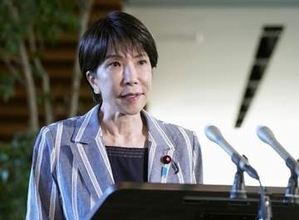 首相、沖縄新知事と連携に意欲　「経済強化へ私も尽力」