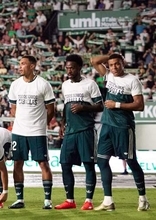 移民問題サッカー界に波及　エムバペ選手が釈明