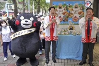熊本知事、台湾で食材PR　ファミマ、くまモン登場