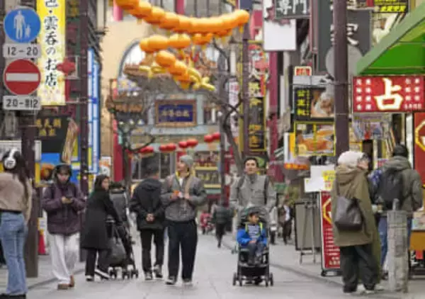 25年訪日客、初の4千万人突破　消費額も過去最高、9兆円超に