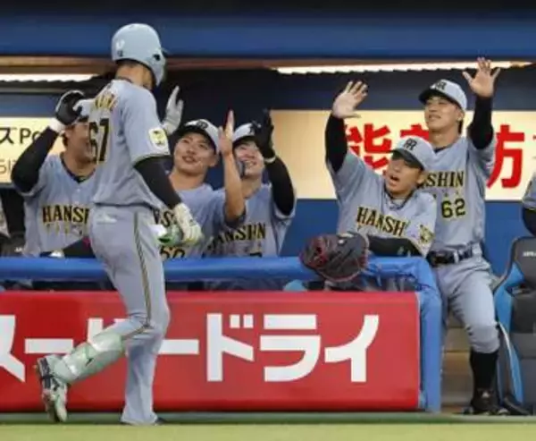 ヤ0―10神（12日）　阪神快勝で首位返り咲き