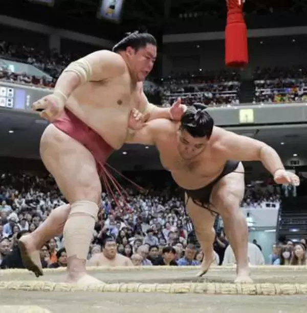 霧島、ただ一人7連勝　琴桜5敗目、1敗に3人