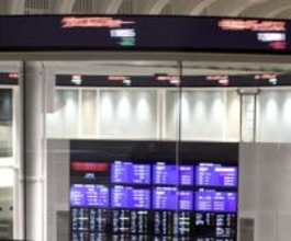 東証反落、午前終値303円安　一時500円安、円高で業績懸念