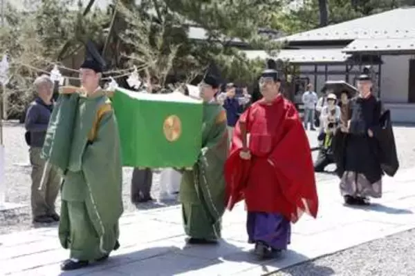 出雲大社で大祭礼　晴れ空の下、五穀豊穣願う