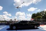 「米首都でインディカー観戦　トランプ氏、車列で周回も」の画像1