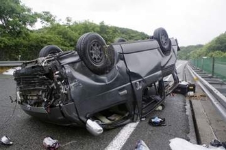 中国道で車が転覆、男性死亡　山口・下関、上り4時間通行止め