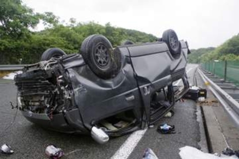 中国道で車が転覆、男性死亡　山口・下関、上り4時間通行止め