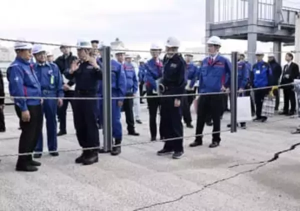八戸港復旧へ検討会設立　国交相表明、地震で損傷