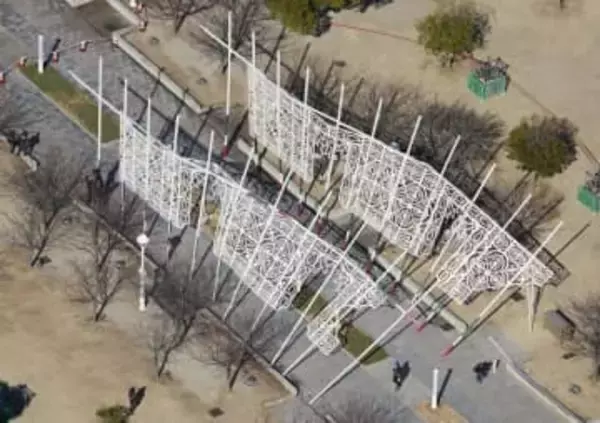 神戸ルミナリエの作品倒れる　けが人なし、予定通り開催