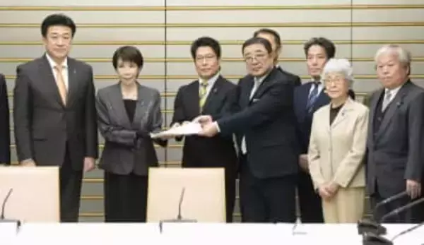 首相「拉致問題の解決は使命」　被害者家族と面会
