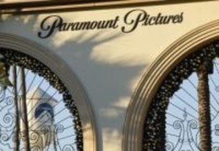 パラマウント赤字900億円　統合のリストラ費用重荷