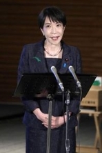 首相就任半年「経済強く」　野党、国会軽視と批判