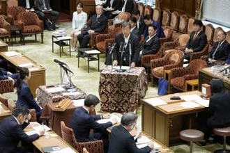 国旗損壊罪法案が審議入り、衆院　「表現の自由」の制約に懸念も
