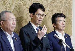 皇室典範、最優先で審議　自民と中道の幹事長が確認