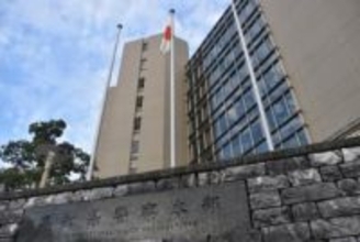 高知・土佐市で山林火災　日没後も消火活動