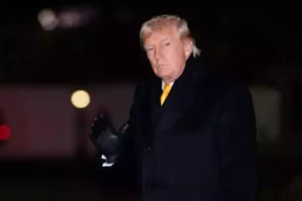 トランプ大統領、官僚支配強化　政府幹部職員の解雇容易に