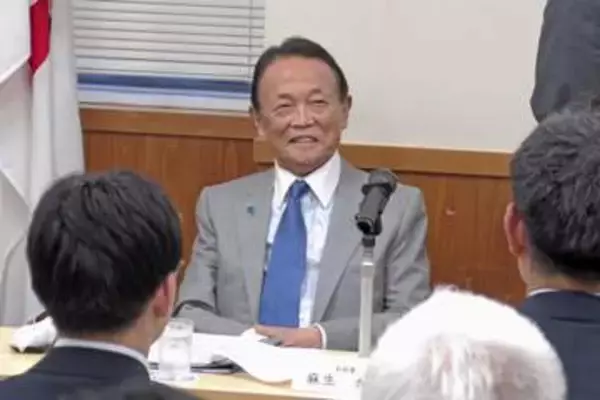 麻生氏「リーダー目指せ」　自民新人議員研修でエール
