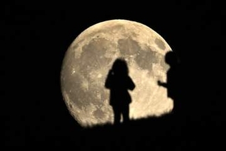 「中秋の名月」夜空にくっきり　秋の気配感じる一夜