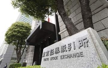 東証最高値から1万円下落　米株安で半導体に売り