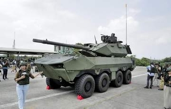 台湾、新型戦闘車両を公開　時速100キロ走行で迅速対応