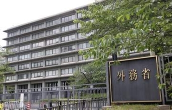 サウジ首都に渡航中止を勧告　外務省、フーシ派攻撃継続