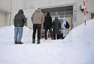 衆院選、午後4時の投票率21％　深夜にも大勢判明する見通し