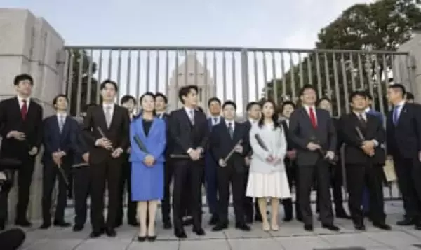 「巨大与党しっかり監視」　新人議員が衆院初登院