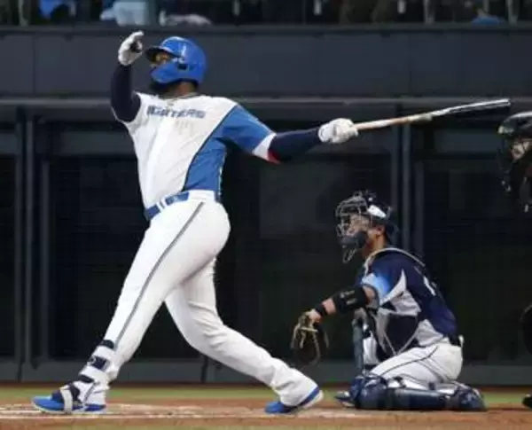 日5―4西（16日）　レイエス、勝ち越しソロ
