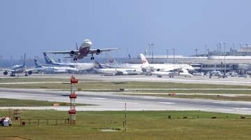 全日空機の乗客ら160人が脱出　那覇空港、エンジントラブル
