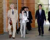 「首相「一日も早く全線開通」　北陸新幹線延伸、与党が要望」の画像1